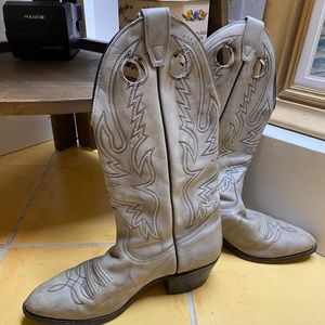 Cream cowboy boots! Size US 8. Real leather!
